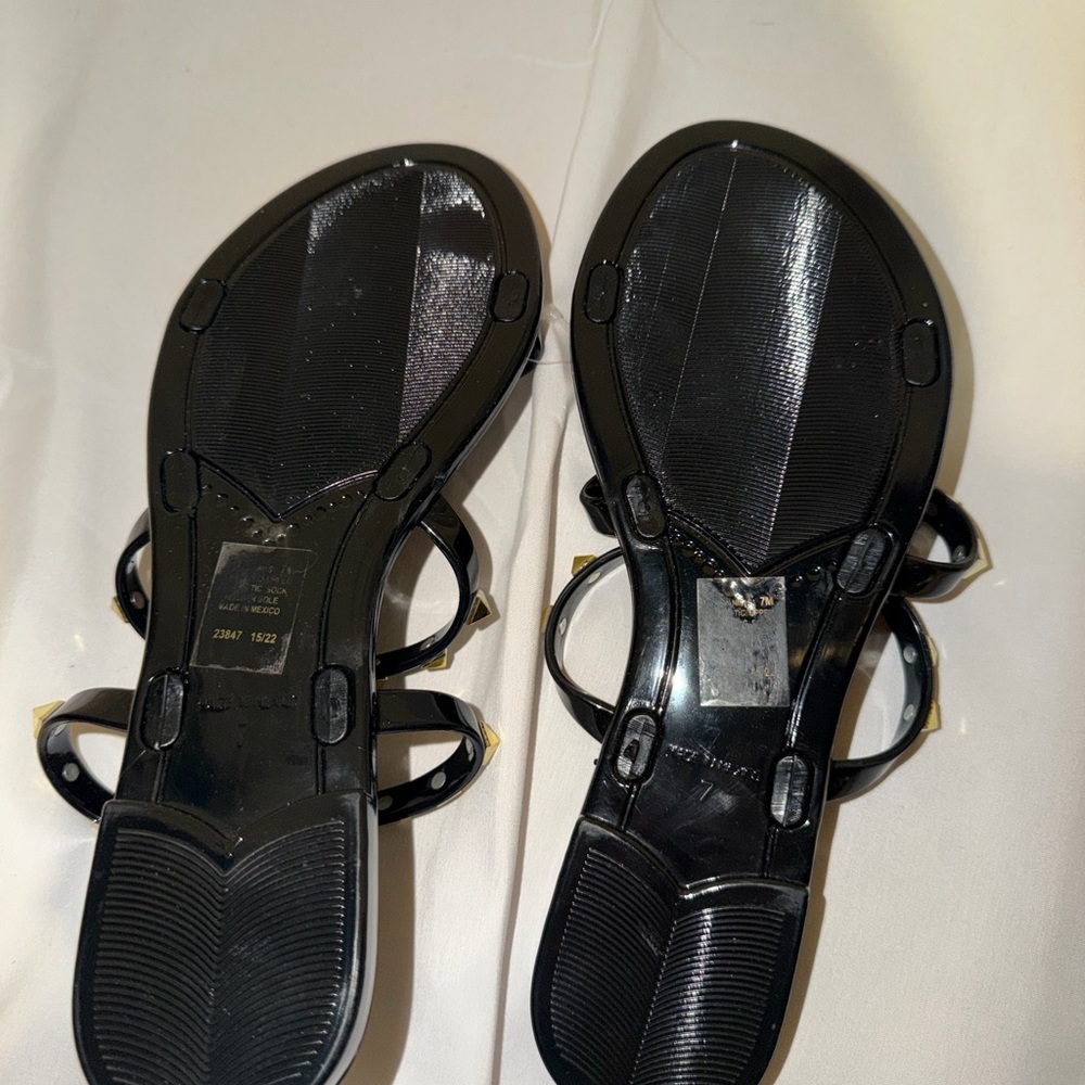 Steve Madden Black Studded Jelly Sandals Gold Studs Size 7 - Picture 3 of 3